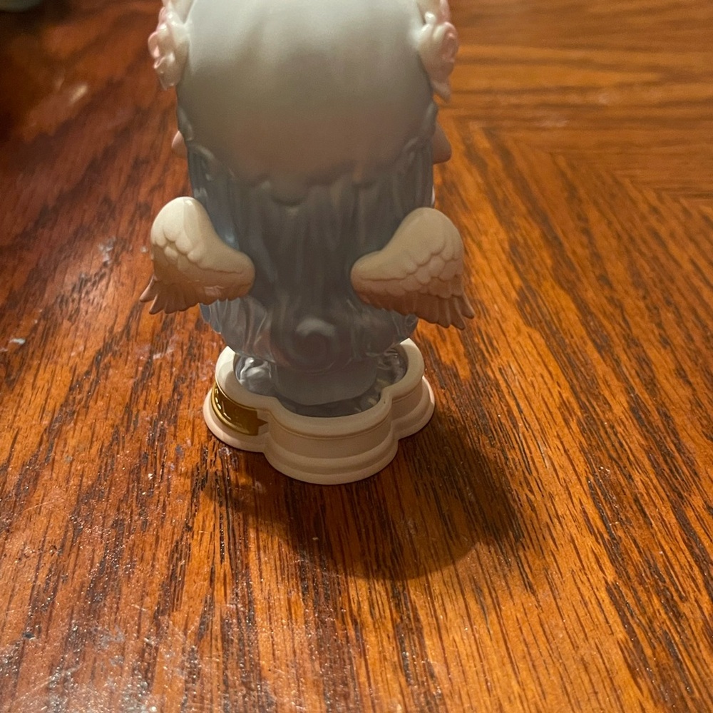 Knight Figurine with Helmet - Picture 7 of 12
